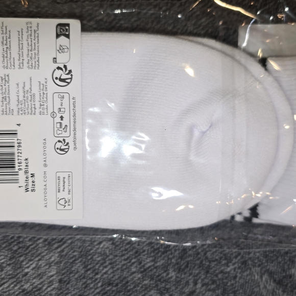 ALO Yoga Unisex Throwback Sock White Black Medium Nwt Crew Sock - Picture 4 of 7